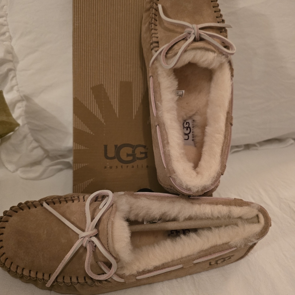 Ugg Australia Dakota style 5612 size 8